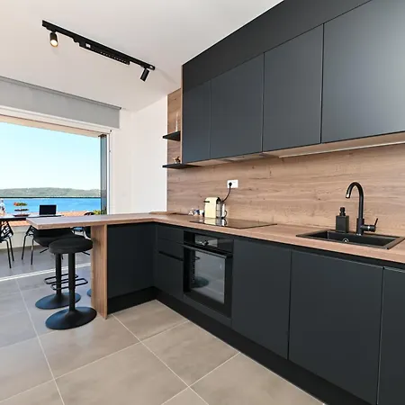 Blue Sea & Red Sunset Apartment