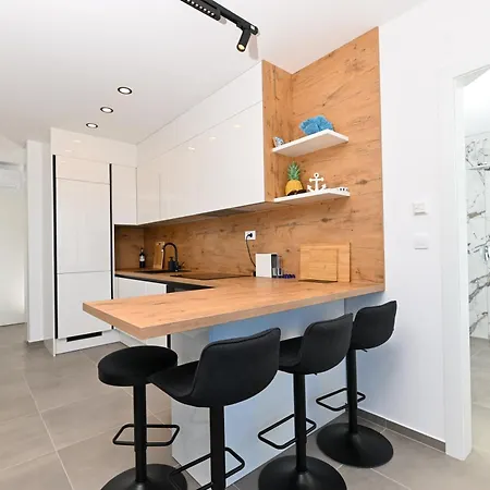 Blue Sea & Red Sunset Apartment