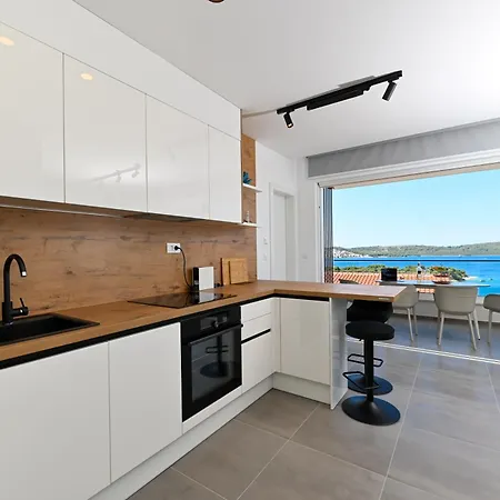 Blue Sea & Red Sunset Apartment *