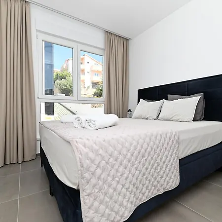 Blue Sea & Red Sunset Apartment *