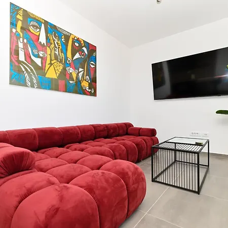 Blue Sea & Red Sunset Apartment *