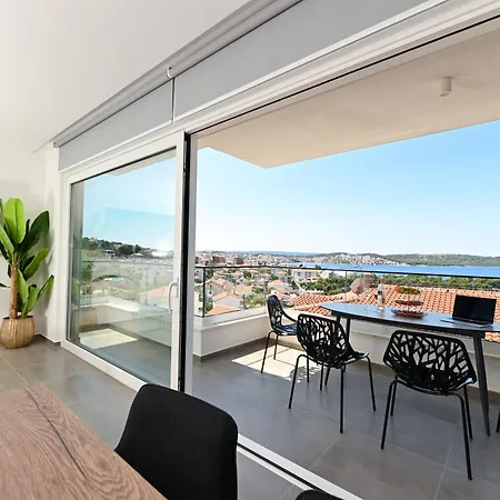 Blue Sea & Red Sunset Apartment *