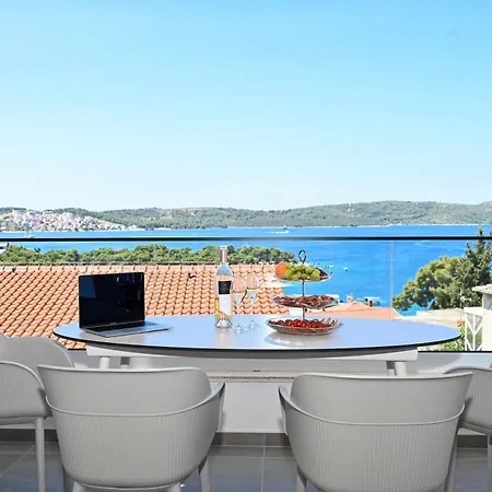 Blue Sea & Red Sunset Apartment *