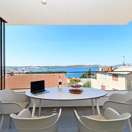 Blue Sea & Red Sunset Apartment