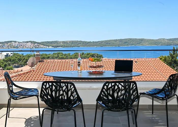Blue Sea & Red Sunset Apartment Trogir