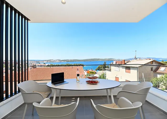 Blue Sea & Red Sunset Apartment